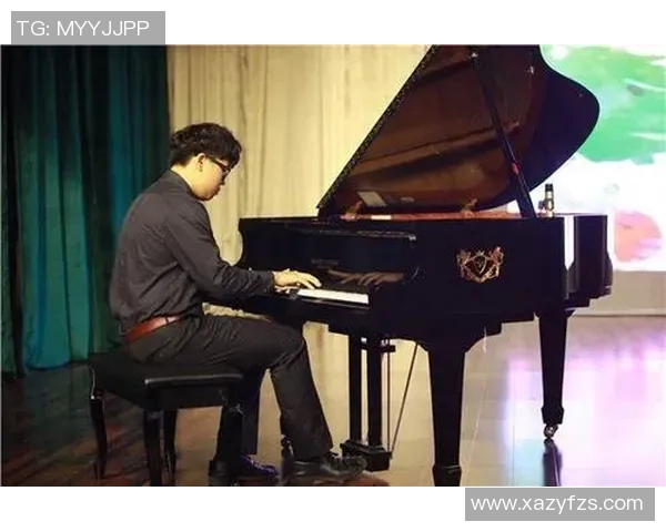 足球明星优雅弹奏钢琴庆祝胜利展现多才多艺的魅力与激情